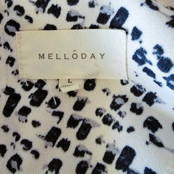 Melloday Blouse in Ivory White with Black Squares Short Cuffed Sleeves - Picture 4 of 4